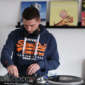 DJ Parnau Panic an den Decks